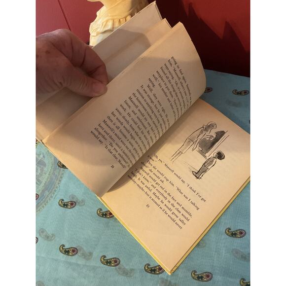 1978 Hardback “Help!” Yelled Maxwell By James & Edwina Stevenson - Picture 7 of 9